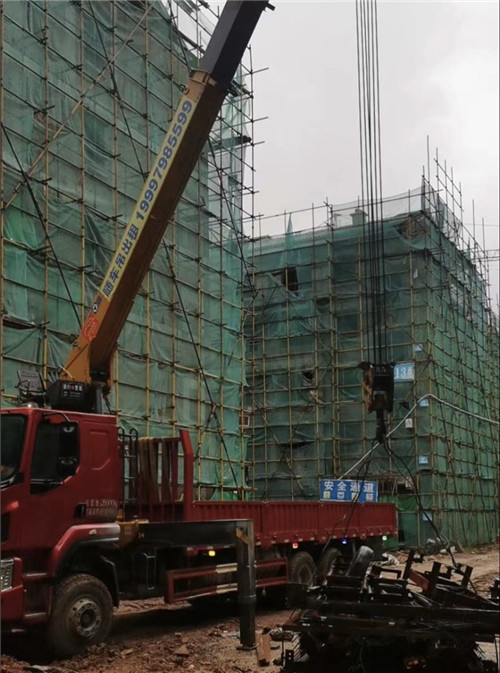 安国市“慢工细活”—— 吊车的 “微动控制” 技术